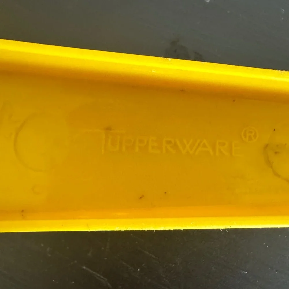 Vintage Tupperware Yellow Handheld Colander Strainer 2 Cup 1522 Spouts Handle